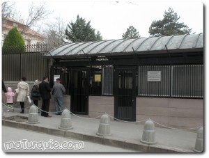 Entree-Consulat-France_mt Entrée du Consulat de France à Ankara